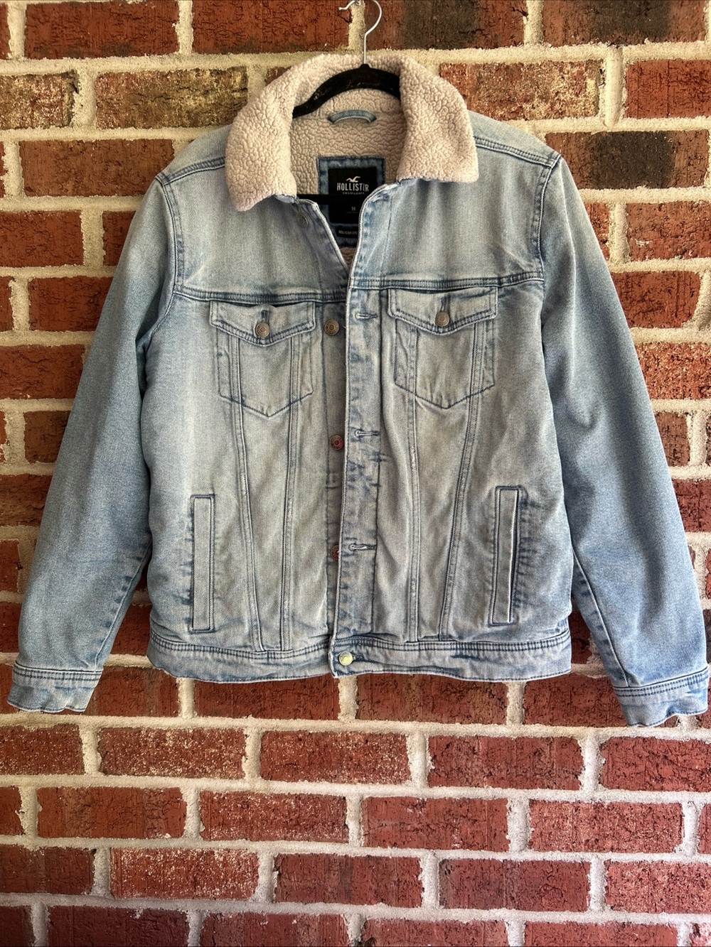 Hollister Men's Light Wash Sherpa Collar Denim Jacket - Light Blue Size Medium
